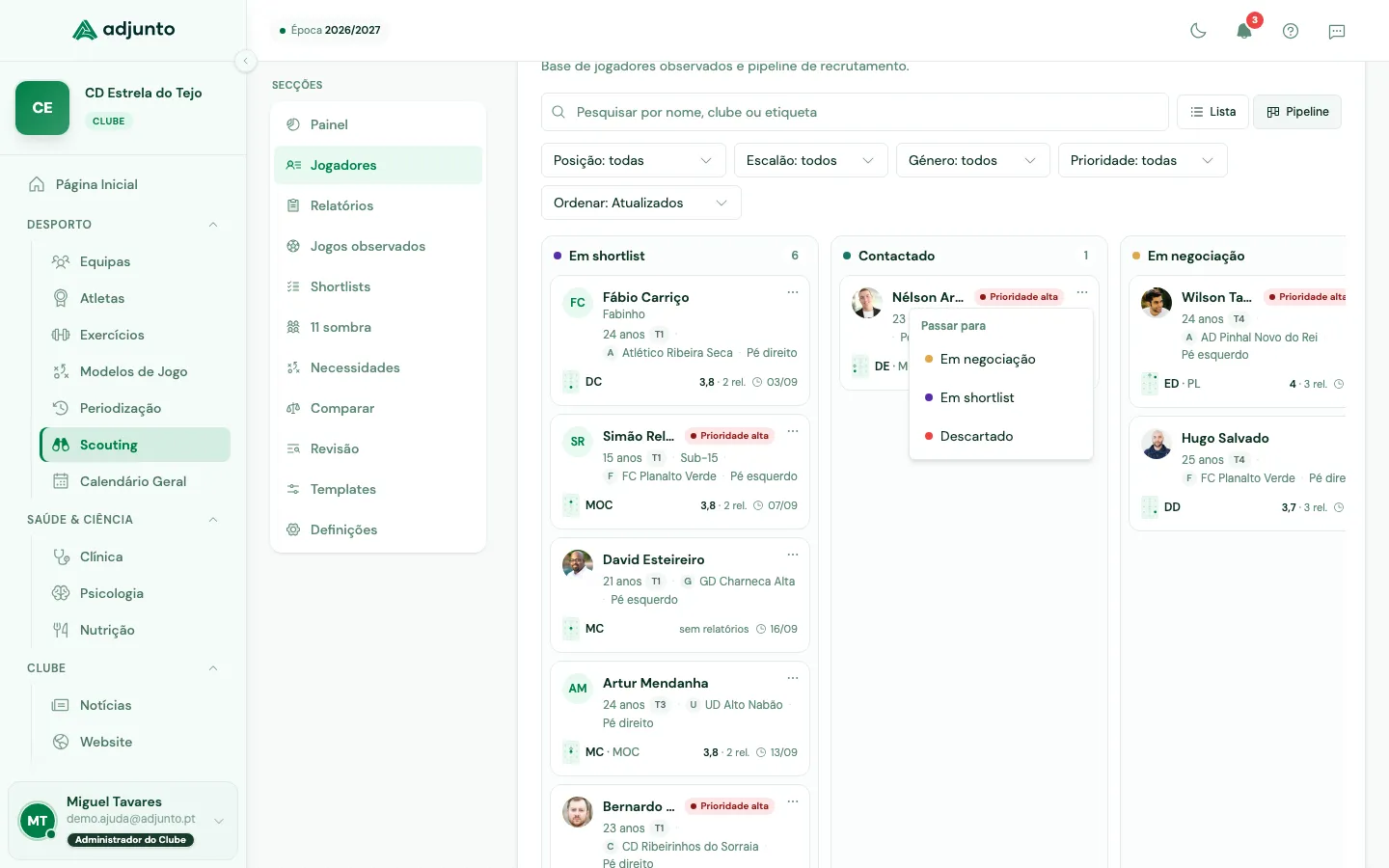 Quadro do pipeline com as colunas Em shortlist, Contactado e Em negociação e o menu Passar para aberto num cartão