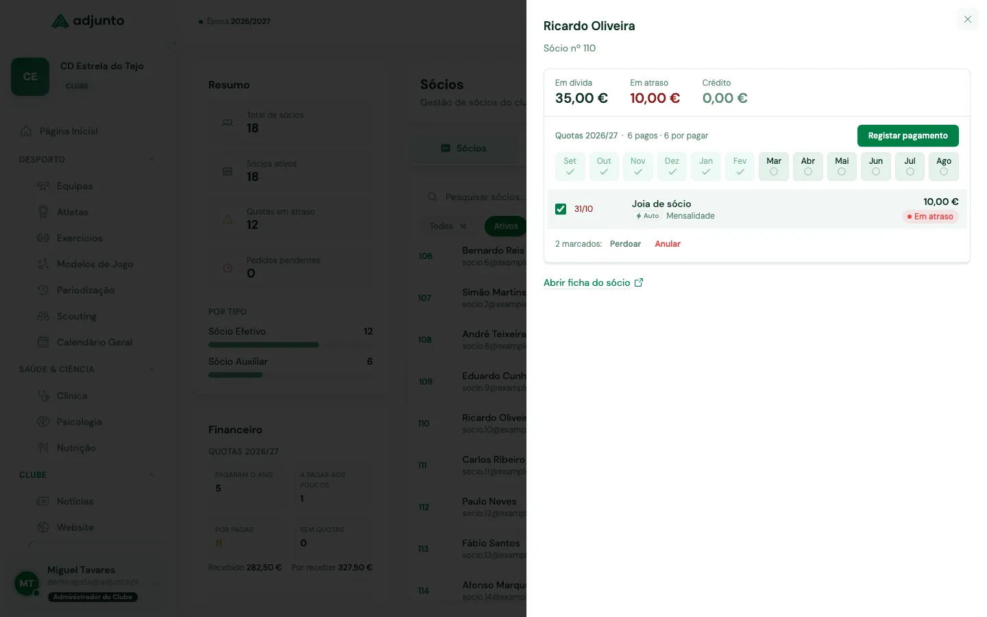 Pagar: os doze meses do ano de quotas e o botão Registar pagamento